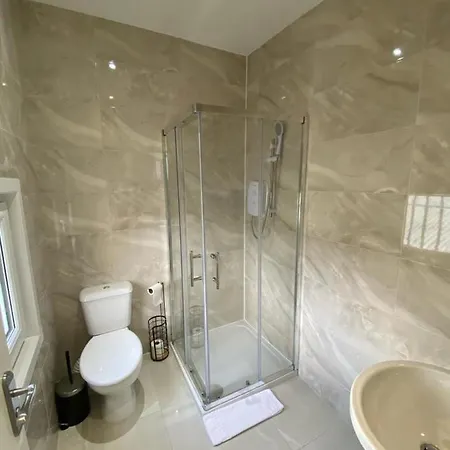 Holloway Suites - Next To Emirates Stadium - Private Bathroom - Shared Kitchen Лондон Экстерьер фото