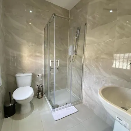 Holloway Suites - Next To Emirates Stadium - Private Bathroom - Shared Kitchen Лондон Экстерьер фото